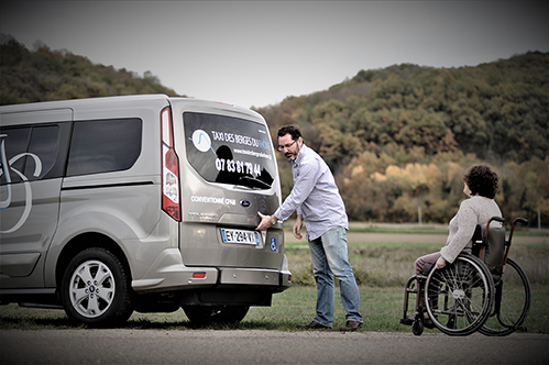 service de transport familliale pour famille et enfants, trajet court ou long pour personne handicapé en fauteuil roulant